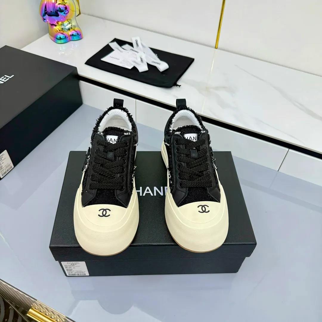 👟👟Ex-factory price 620👟👟 Chanel bread shoes ~ original calfskin panda shoes Chanel 25C latest hot style panda black and white sports shoes casual sneakers Xiaoxiang hot item classic black and white panda color coco girls must pay Fabric: original custom mixed sheepskin lining: original imported breathable mesh lining outsole: Original molded rubber + TPU combination Size: Women's 35-41 Buy now👉